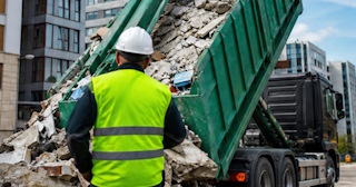 Вывоз строительного мусора в Краснокаменске: услуги лицензированной компании — ПроМусор